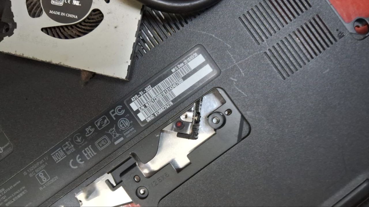 ACER Aspire A315-51.jpg